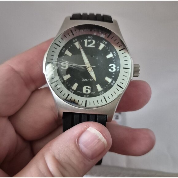 NEW Vtg 2003 Avon Sports Style Mens Watch With Black Strap - Picture 3 of 9